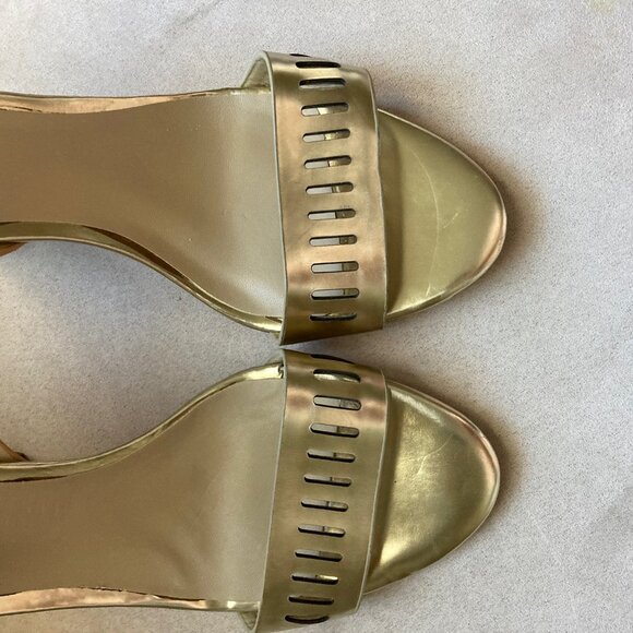 Wooden heel sandals - Picture 7 of 11